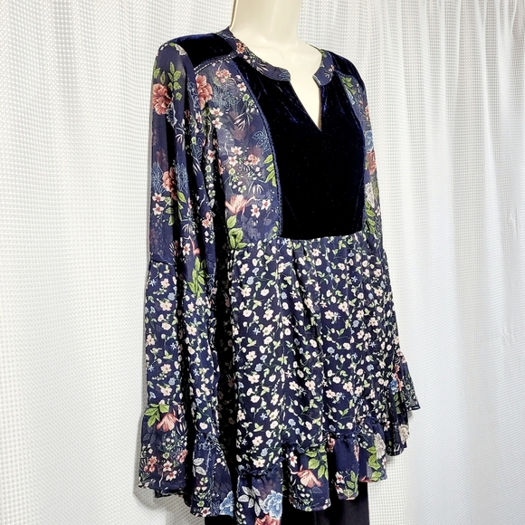 Suzanne Betro Floral Velvet Lace Ruffles Bell Sleeves Flowy Pop Over Blouse (1X) - Picture 3 of 13
